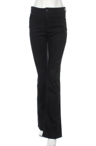 Damskie jeansy Emporio Armani, Rozmiar S, Kolor Czarny, 99% bawełna, 1% elastyna, Cena 408,13 zł
