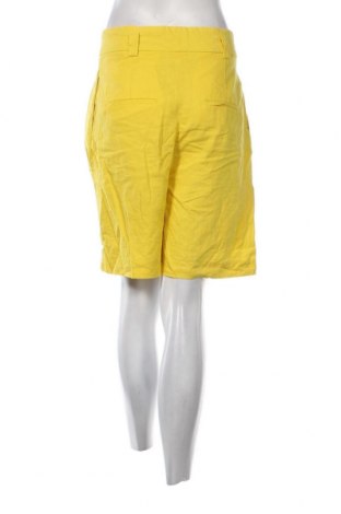 Дамски къс панталон Mango, Размер M, Цвят Жълт, Цена 18,00 лв.