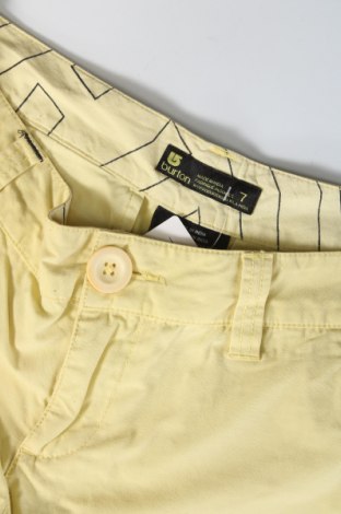 Мъжки къс панталон Burton, Размер S, Цвят Жълт, Цена 54,00 лв.