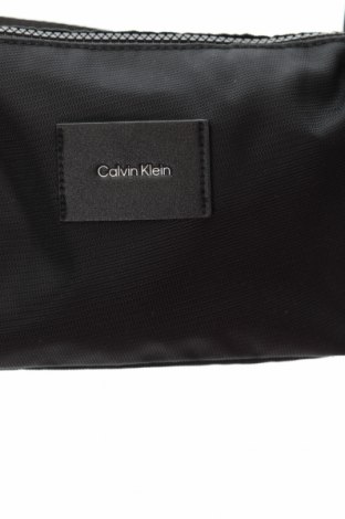 Чанта за кръст Calvin Klein, Цвят Черен, Цена 119,90 лв.