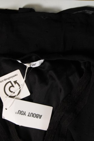 Γυναικεία μπλούζα About You, Μέγεθος S, Χρώμα Μαύρο, Τιμή 11,38 €