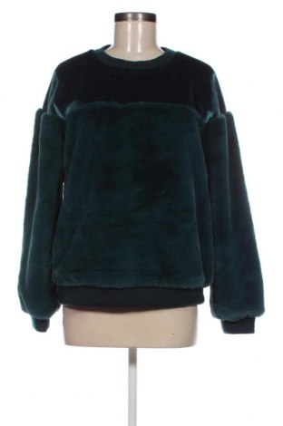 Damen Shirt Bershka, Größe S, Farbe Grün, Preis 13,22 €