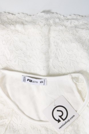 Γυναικεία μπλούζα Fb Sister, Μέγεθος XS, Χρώμα Λευκό, Τιμή 5,55 €