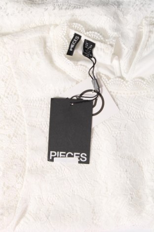 Дамска блуза Pieces, Размер S, Цвят Бял, Цена 46,00 лв.