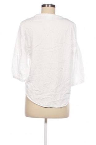 Дамска блуза VILA, Размер M, Цвят Бял, Цена 10,00 лв.