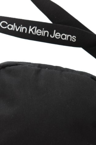 Дамска чанта Calvin Klein Jeans, Цвят Черен, Цена 163,40 лв.