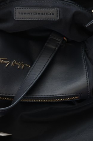 Дамска чанта Tommy Hilfiger, Цвят Син, Цена 265,00 лв.