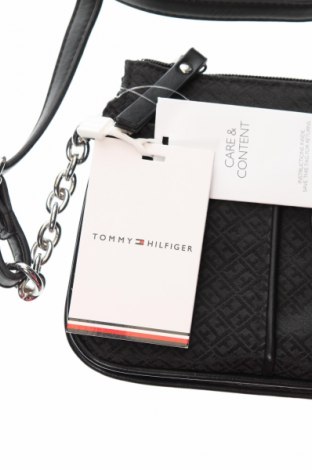Дамска чанта Tommy Hilfiger, Цвят Черен, Цена 251,75 лв.