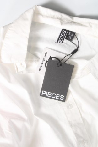 Дамска риза Pieces, Размер XS, Цвят Бял, Цена 25,30 лв.
