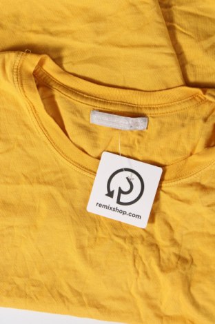 Γυναικείο t-shirt Bershka, Μέγεθος M, Χρώμα Κίτρινο, Τιμή 5,63 €