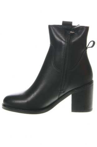 Dámské boty  Carmela, Velikost 36, Barva Černá, Cena  1 122,00 Kč