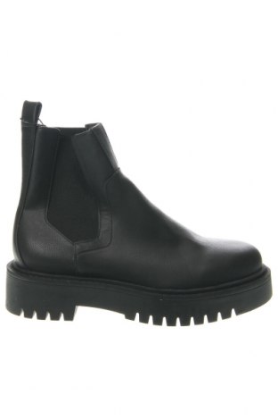 Botine de damă Pull&Bear, Mărime 40, Culoare Negru, Preț 177,30 Lei