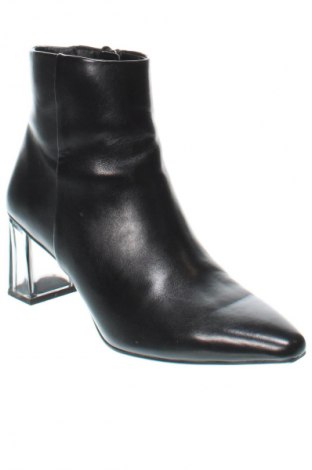 Dámské boty  Tamaris, Velikost 38, Barva Černá, Cena  563,00 Kč