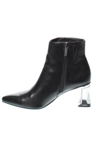 Dámské boty  Tamaris, Velikost 38, Barva Černá, Cena  563,00 Kč