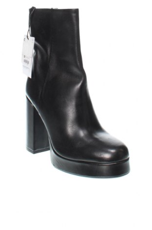 Γυναικεία μποτάκια Zara, Μέγεθος 35, Χρώμα Μαύρο, Τιμή 72,16 €