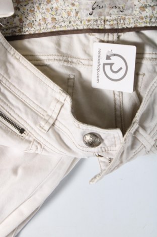 Damen Jeans, Größe M, Farbe Ecru, Preis 8,45 €