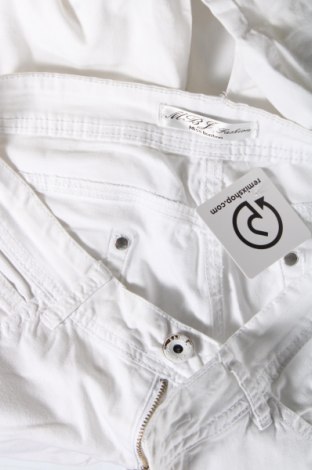 Γυναικείο Τζίν, Μέγεθος XL, Χρώμα Λευκό, Τιμή 15,00 €