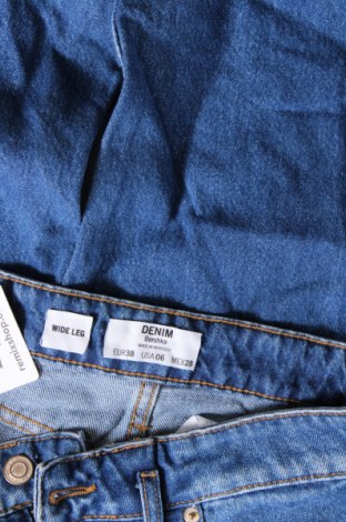 Damskie jeansy Bershka, Rozmiar M, Kolor Niebieski, Cena 46,38 zł