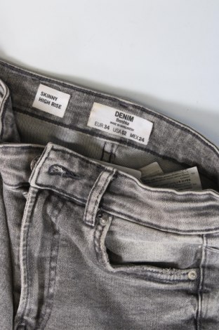 Damen Jeans Bershka, Größe XS, Farbe Grau, Preis 8,90 €
