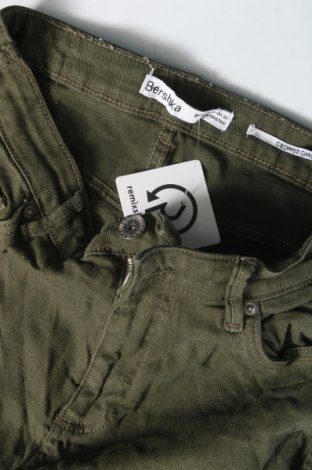 Damen Jeans Bershka, Größe S, Farbe Grün, Preis 9,08 €