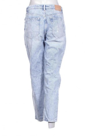 Γυναικείο Τζίν Bershka, Μέγεθος M, Χρώμα Μπλέ, Τιμή 8,97 €