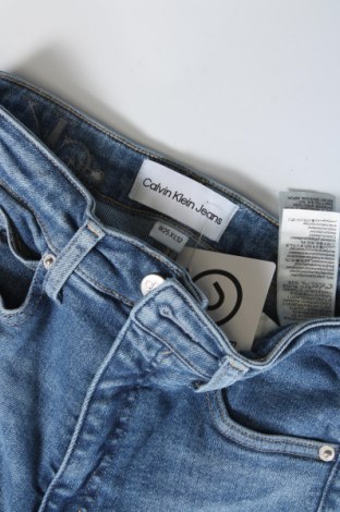 Дамски дънки Calvin Klein Jeans, Размер XS, Цвят Син, Цена 78,00 лв.