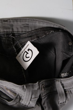 Damen Jeans Levi's, Größe L, Farbe Grau, Preis € 27,24