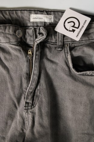 Damen Jeans Perfect Jeans By Gina Tricot, Größe M, Farbe Grau, Preis 9,46 €