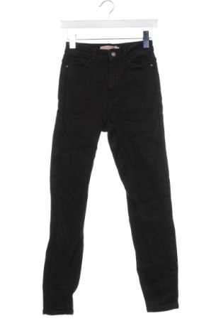 Dámske džínsy  Pieces, Veľkosť S, Farba Čierna, Cena  10,60 €