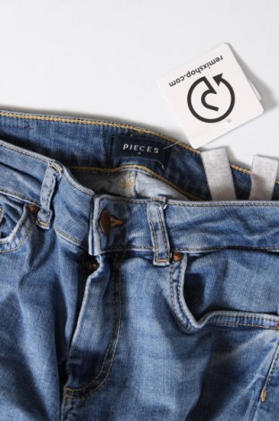 Dámske džínsy  Pieces, Veľkosť S, Farba Modrá, Cena  9,64 €