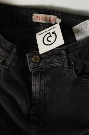 Dámske džínsy  Pieces, Veľkosť M, Farba Čierna, Cena  9,64 €