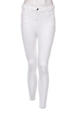 Γυναικείο Τζίν Reserved, Μέγεθος S, Χρώμα Λευκό, Τιμή 9,30 €