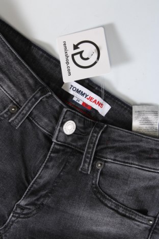 Blugi de femei Tommy Jeans, Mărime XXS, Culoare Gri, Preț 254,61 Lei