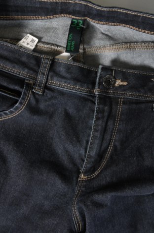 Damskie jeansy United Colors Of Benetton, Rozmiar XL, Kolor Niebieski, Cena 56,55 zł