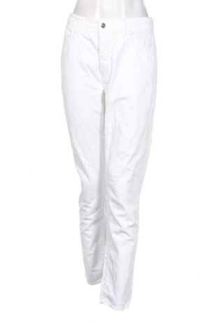 Дамски дънки Zara, Размер M, Цвят Бял, Цена 13,50 лв.