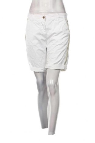 Дамски къс панталон, Размер L, Цвят Бял, Цена 10,83 лв.