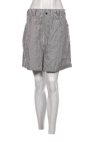 Дамски къс панталон, Размер XL, Цвят Многоцветен, Цена 11,40 лв.