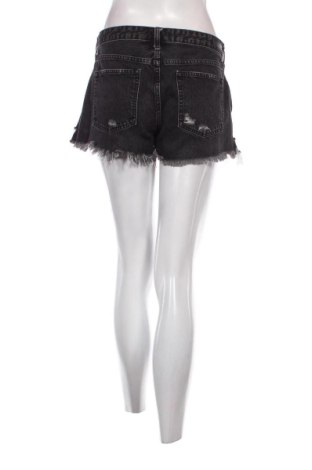 Дамски къс панталон Abercrombie & Fitch, Размер M, Цвят Сив, Цена 27,00 лв.