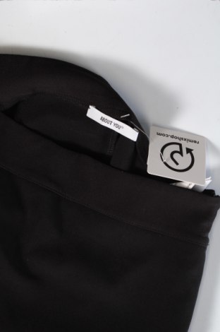 Γυναικείο κοντό παντελόνι About You, Μέγεθος S, Χρώμα Μαύρο, Τιμή 10,67 €