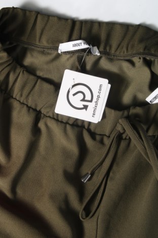 Damen Shorts About You, Größe M, Farbe Grün, Preis 10,67 €