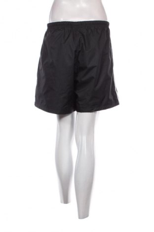 Дамски къс панталон Adidas Originals, Размер S, Цвят Черен, Цена 42,35 лв.