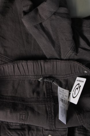 Дамски къс панталон American Eagle, Размер XXL, Цвят Сив, Цена 25,50 лв.