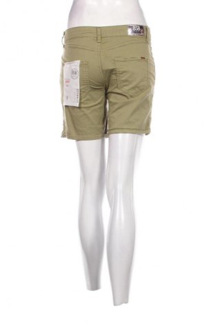 Дамски къс панталон BSB Jeans, Размер XS, Цвят Зелен, Цена 53,38 лв.