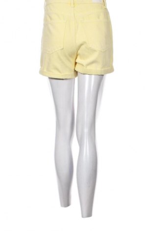 Damen Shorts Bershka, Größe S, Farbe Gelb, Preis 10,00 €