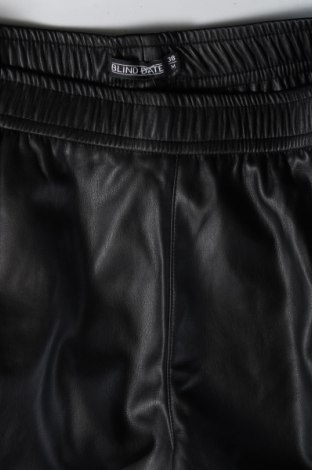 Pantaloni scurți de femei Blind Date, Mărime M, Culoare Negru, Preț 34,38 Lei