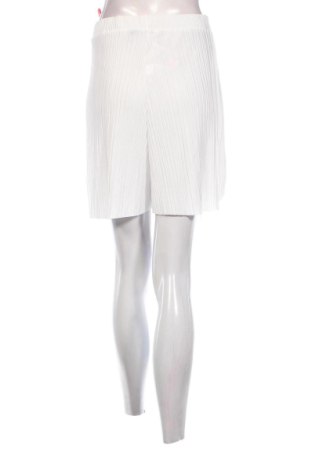 Γυναικείο κοντό παντελόνι Boohoo, Μέγεθος L, Χρώμα Λευκό, Τιμή 6,39 €