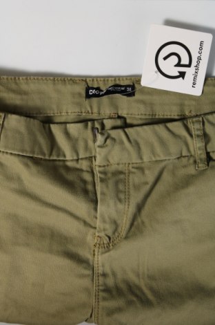 Γυναικείο κοντό παντελόνι Cropp, Μέγεθος M, Χρώμα Πράσινο, Τιμή 10,76 €