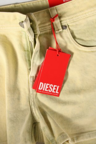 Дамски къс панталон Diesel, Размер XL, Цвят Жълт, Цена 114,92 лв.