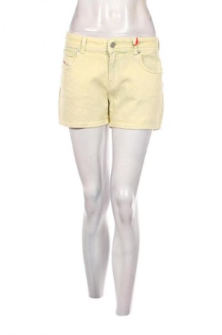 Γυναικείο κοντό παντελόνι Diesel, Μέγεθος XL, Χρώμα Κίτρινο, Τιμή 62,66 €