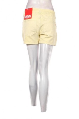Γυναικείο κοντό παντελόνι Diesel, Μέγεθος XL, Χρώμα Κίτρινο, Τιμή 62,66 €